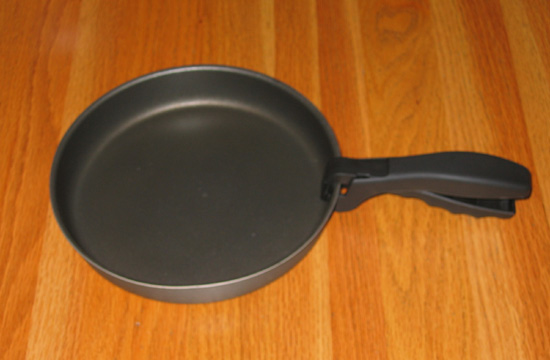 skillet with handle